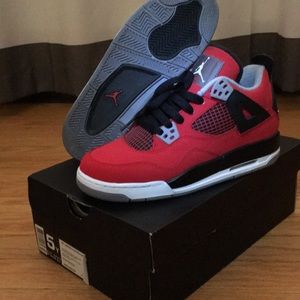 Air Jordan Retro 4s